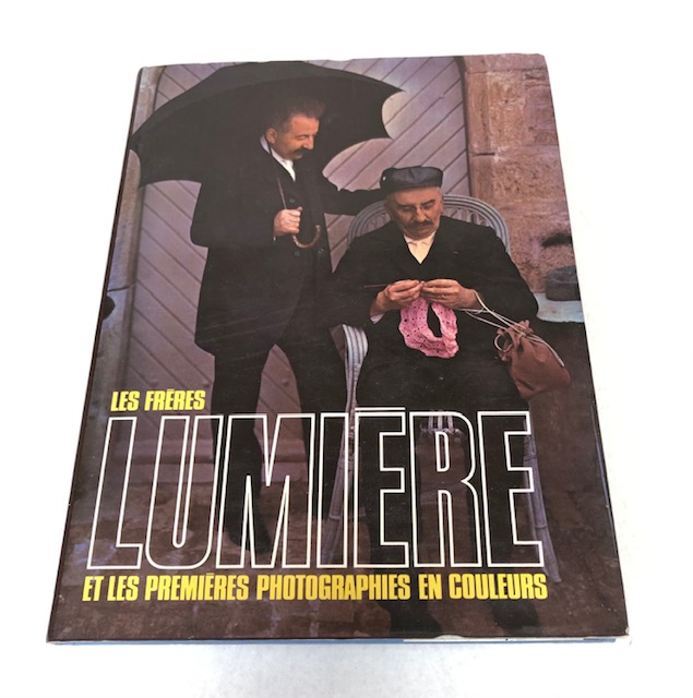 Les frères Lumière et les premières photographie en couleurs André Barret editeur.