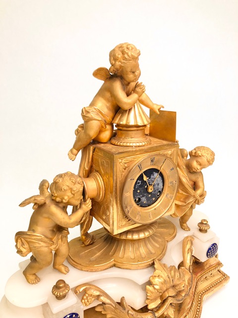 Pendule Lanterne magique en régul doré 1850