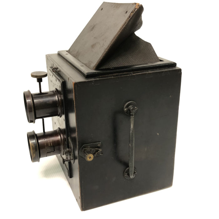 Kinégraphe reflex bi-objectif E.Français