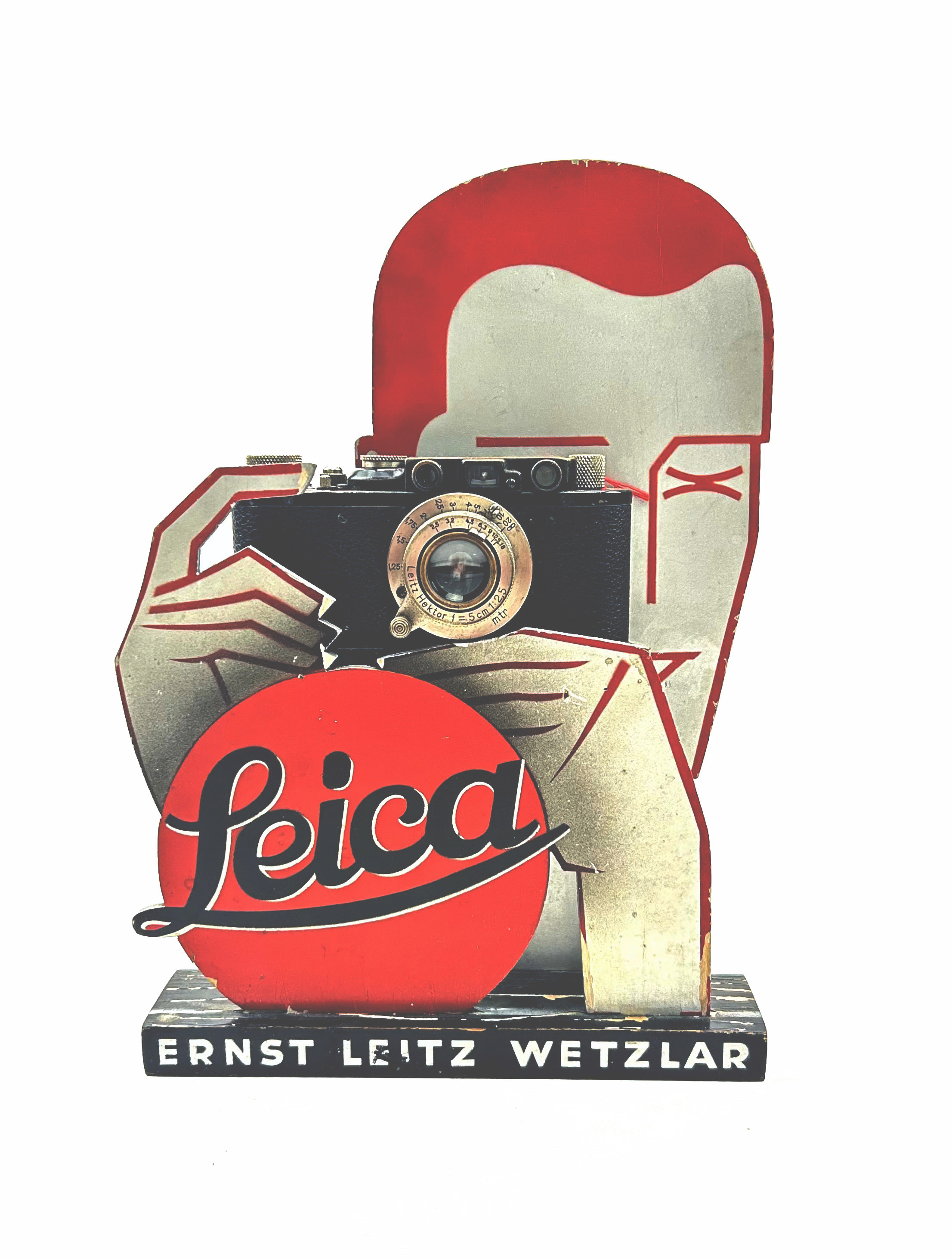 Display stand with Leica II  présentoir publicitaire Leica II vers 1930.